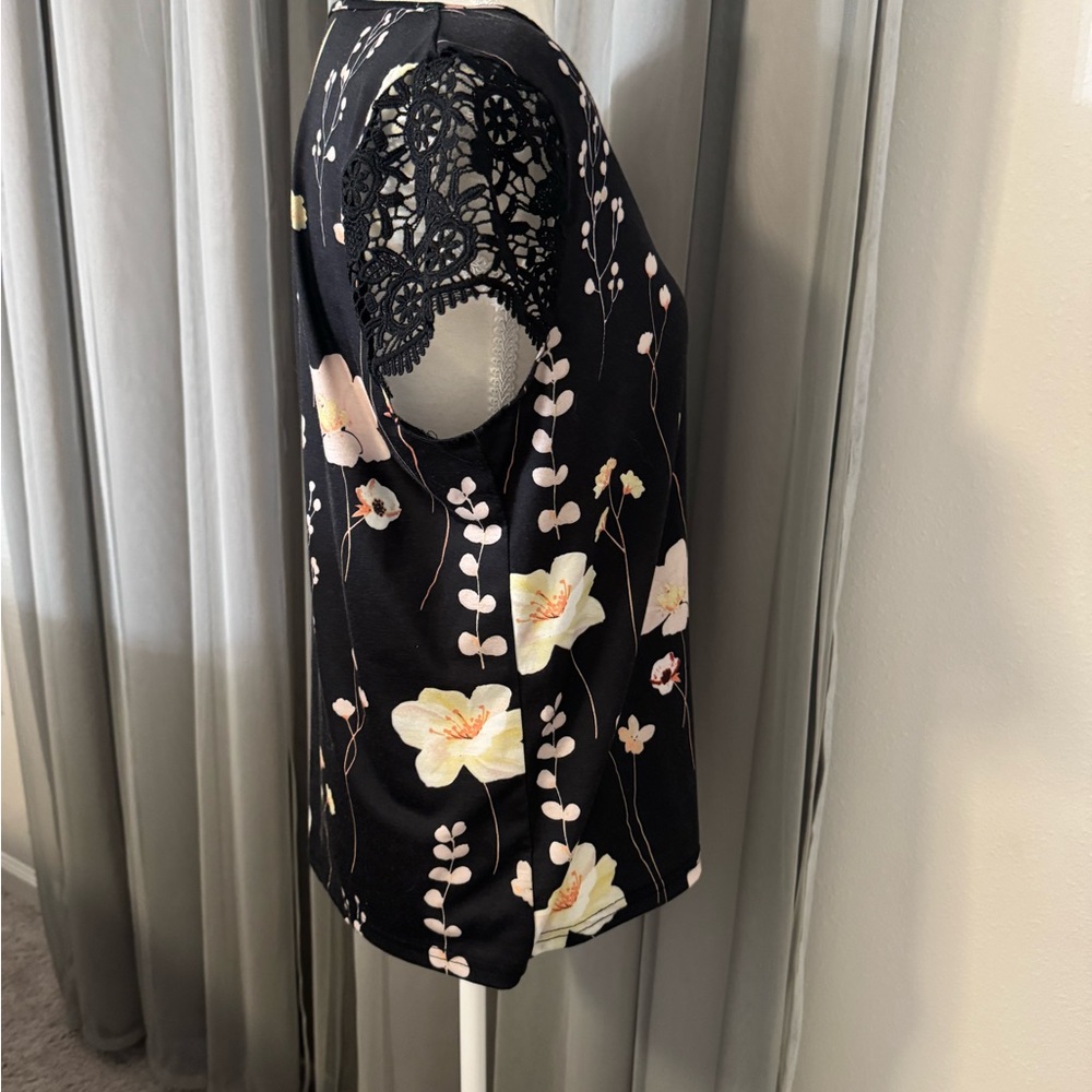 SHEIN Black Floral V Neck Crochet Sleeve Blouse Size L Lightweight Top - Picture 4 of 5
